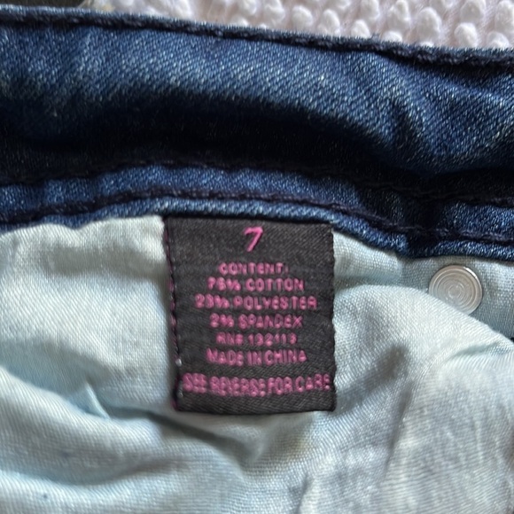 Material Girl blue jean short shorts with studded pocket. Size 7 NWT - Picture 11 of 11